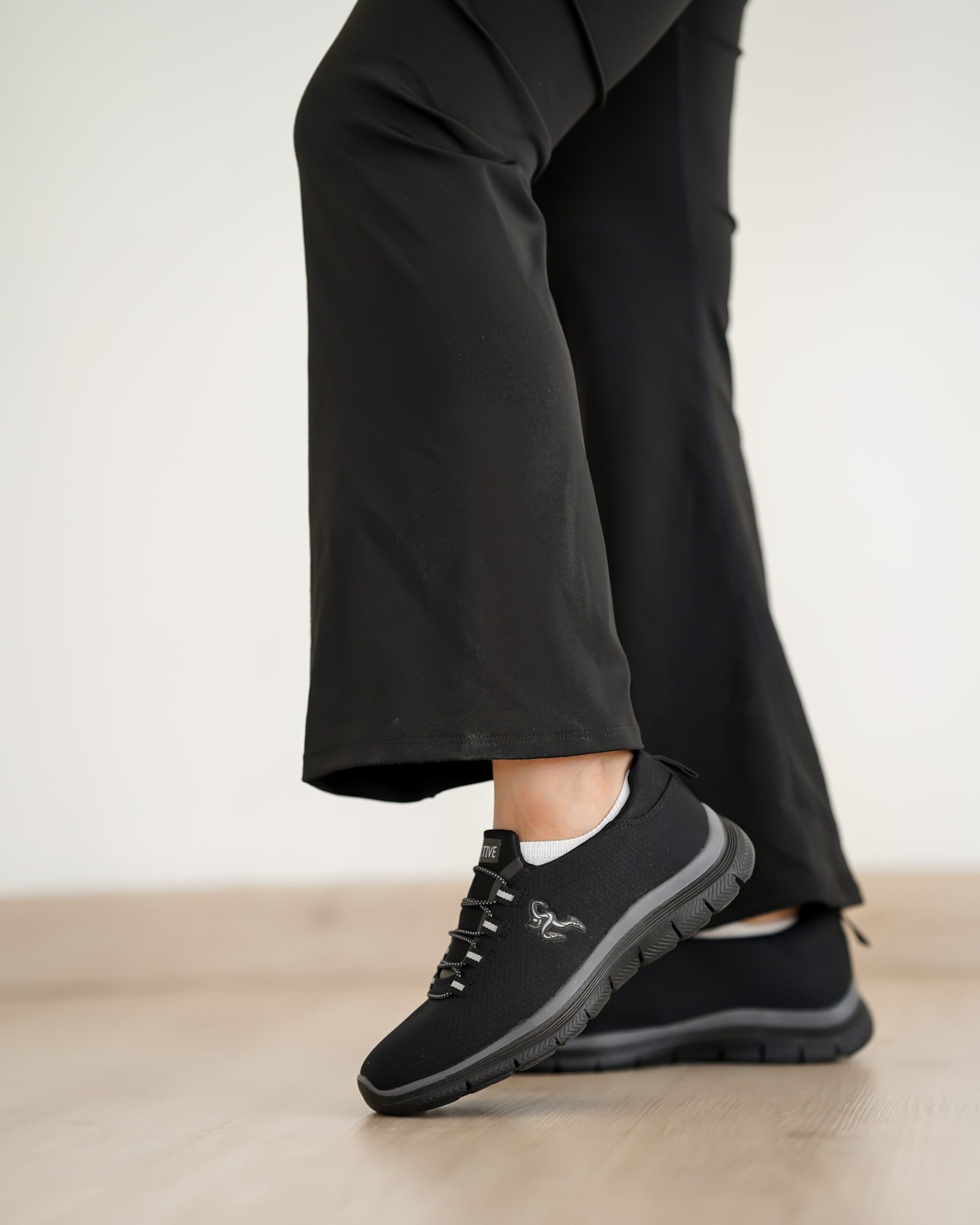 IMG_9907 شوز سبورت طبي - الصورة 1